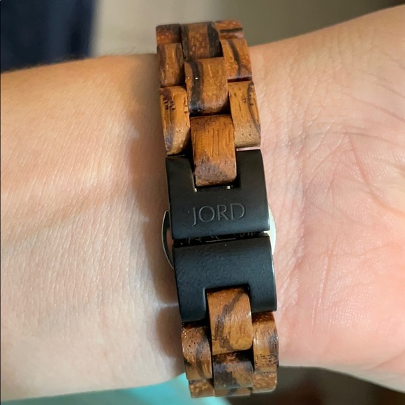 JORD gold faced watch with wood - Picture 2 of 4